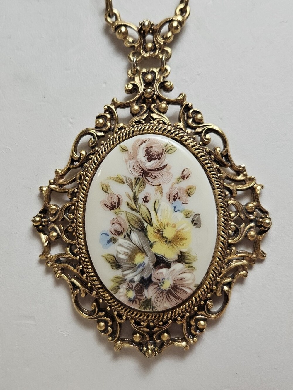 FLORENZA Gold Plate Victorian Revival Large Floral Cameo Necklace